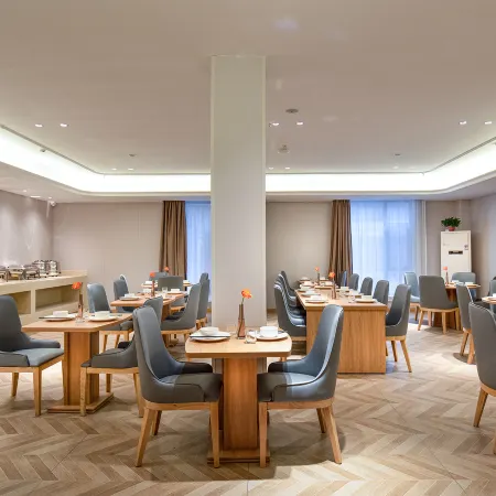 Vienna 3 Best Hotel (Lvliang Economic Development Zone East Expressway Entrance Branch)