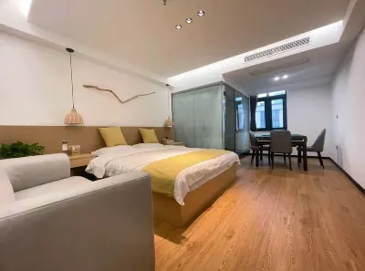 Linshui Qingfeng Xiaozhu Hotel