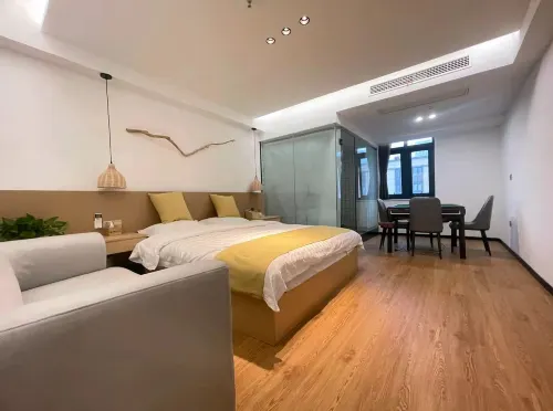 Linshui Qingfeng Xiaozhu Hotel