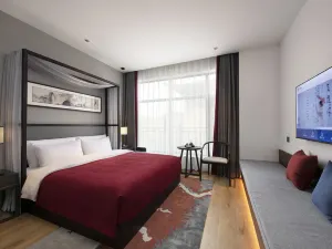 QIANNA HOTEL(Fugou High-Speed Rail South Station Artificial Lake)