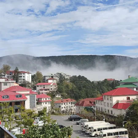 Lushan Yunlian Hotel (Guling Street Cableway Upper Platform)