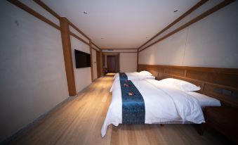 Changbai Mountain Guanyue Folk-Custom Hotel