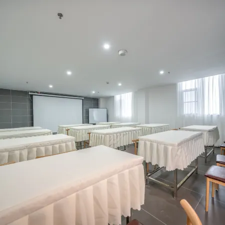Jingzhiyue Hotel (Guigang Wuyue Plaza Guigang Station)