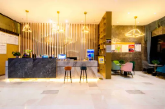 SET Collection Hotel (Macheng North Station Business Logistics City)