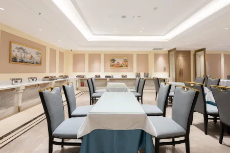 Vienna Hotel (Chakadian) Отели в г. Улан