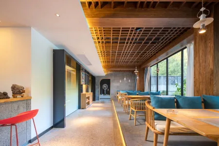 Floral Lux Hotel · Huangshan warm wood hotel Отели рядом с достопримечательностью «Feilai Stone»