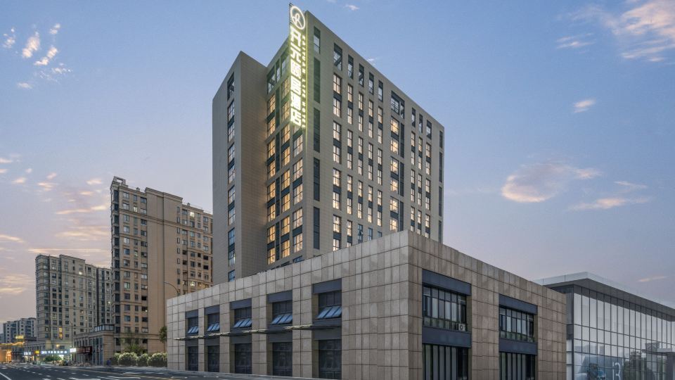 Deqing High Speed Railway Station Kaiyuan Life Hotel
