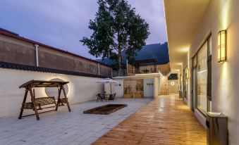 Mountain and Water Residence