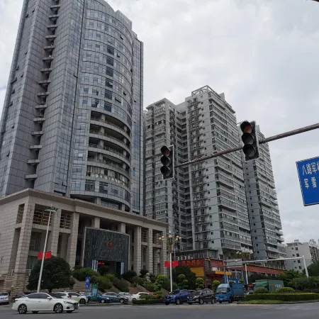 Yunlou Xin Nest Capsule Hotel Private Honey Cabin Hostel (Guilin North Station)