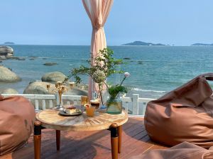 Warmness Sea-view Holiday Villa