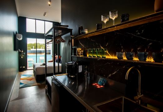 3. 더 블루 호텔 ..