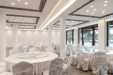 Trip.com Group Country Retreats (Dihua Earth-house Joint Resort)