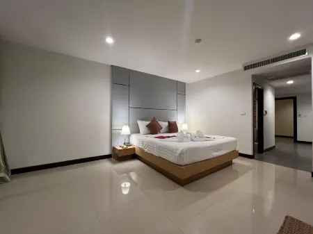 Zephyr Grand Hotel