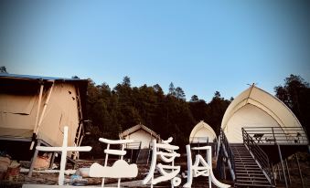 Thirteen Degree Wind Four Seasons Tent Camp