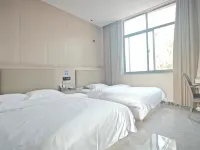 Wenling Boliya Fashion Hotel Hotels near Changyu Dongtian