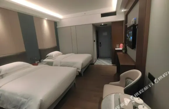 新晃利頓大酒店