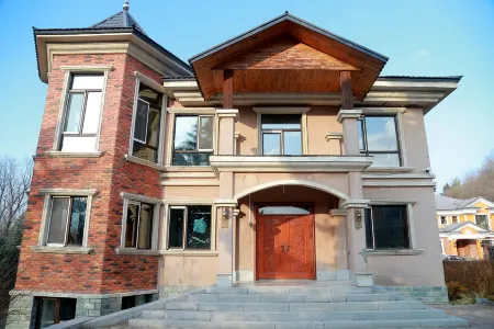 Wu Xu Boutique Hotel (Yabuli Ski Tourism Resort Отели рядом с достопримечательностью «Yabuli Sightseeing Cable Car and World's No. 1 Slide»