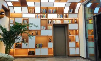 Kunming Pupu Design Hotel (Dianchi Haigeng Daba)