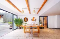 Wangshanju DreamHome Designer Scenic Boutique Hotel (Mount Fanjing Scenic Area East Gate)