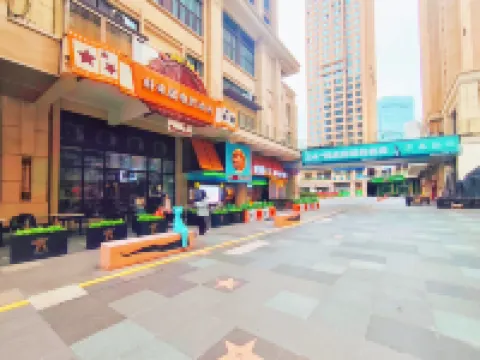 雅舍青旅（珠海拱北口岸富華里店）