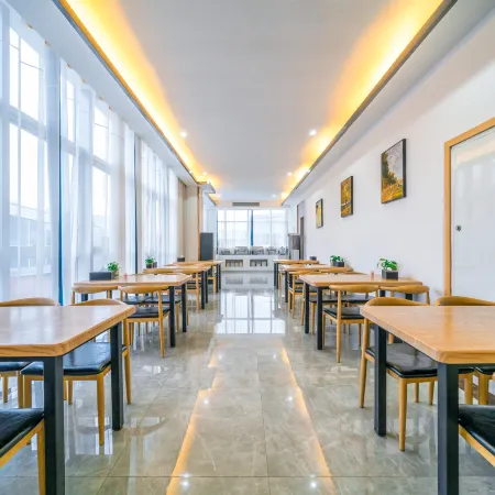 Huihe Serra Tong Hotel (Zunyi High-speed Railway Station Branch)