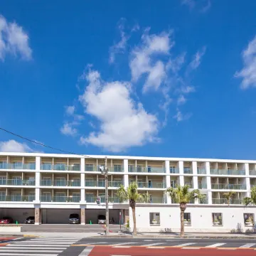 KARIYUSHI LCH.RESORT on The Beach