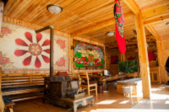 Deyang Mansion Hotels in Shangri-La