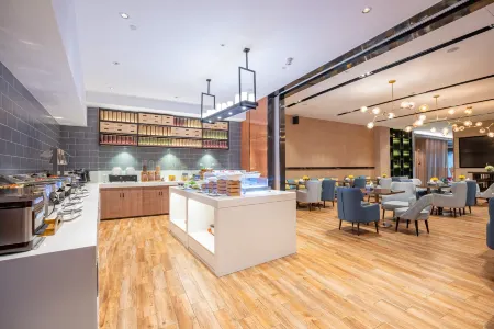 Homeinn Selected Hotel (Jinan West Railway Station International Convention and Exhibition Center) Отели рядом с достопримечательностью «University of Jinan South Campus»