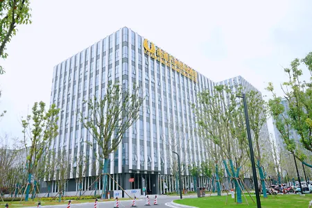 Nantong V-CONTINENT Hotel Отели рядом с достопримечательностью «Nengdazhongyang Park»