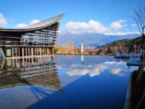 Yunshang Time Mountain View Hot Spring Resort Homestay (Yuanxiang Branch)