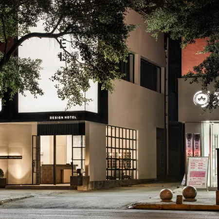 SFEEL Designer Hotel (Leshan Zhanggongqiao Food Street)
