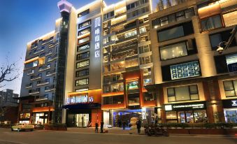 Waiting Hotel (Shanghai Stadium&JiaoTong University Xujiahui Branch)
