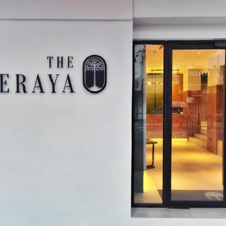 The Seraya Hotel Отели рядом с достопримечательностью «Часовая Башня Аткинсон»