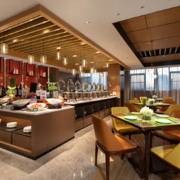 Hampton by Hilton Yangzhou East Railway Station Civic Center