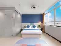 拼图酒店(广州新白云国际机场人和地铁站店) - 巨幕观影浪漫大床房