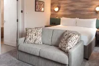 DoubleTree by Hilton Bath Hotels near The Jane Austen Centre