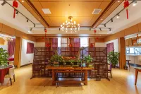 Yichenwei Binjiang Hotel (Xishuangbanna Splashing Plaza)