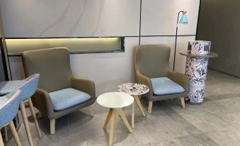 Home Inneo (Shanghai Quyang Business Center Dacypress Subway Station)