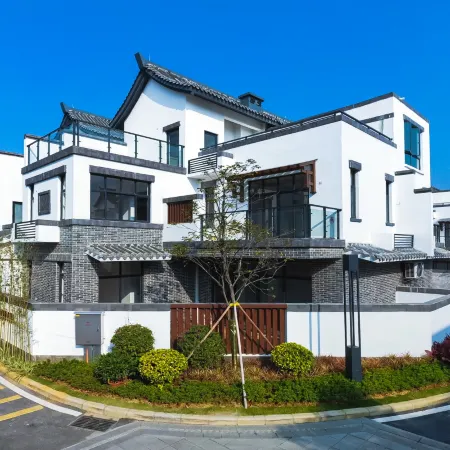 Yingde Aoyuan Heart Flower Chocolate Kingdom Hot Spring Villa