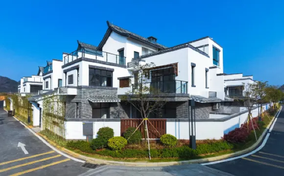 Yingde Aoyuan Heart Flower Chocolate Kingdom Hot Spring Villa