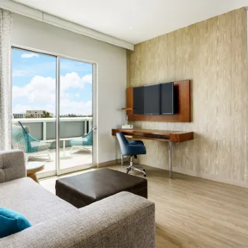 希爾頓歡朋套房飯店-聖莫妮卡 Mt. Olive Lutheran Church附近的飯店