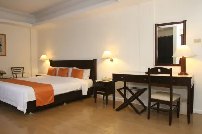 Harbor Town Hotel