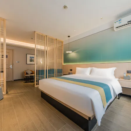 New Century Meitu Hotel (Ningbo Tianyi Square, Gulou Metro Station) Отели рядом с достопримечательностью «Комплекс «Башня барабана Нинбо»»