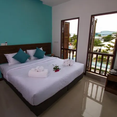 BS Airport at Phuket Отели рядом с достопримечательностью «Пляж Май Кхао»