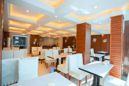 Triumph Hotel Tianli Отели рядом с достопримечательностью «Xiluodu Times Square»