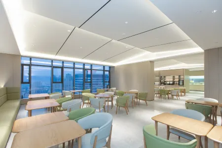 JI Hotel (Fuqing Qingchang Wanda Plaza) Отели рядом с достопримечательностью «Fujian Technological Normal University (Shizhushan Campus)»