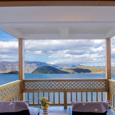 Lugu Lake Yishui Tianyuan Inn