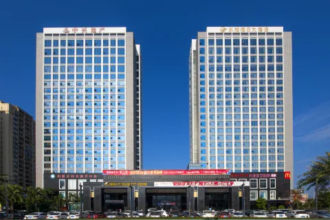 EAST LAKE HOLIDAY HOTEL