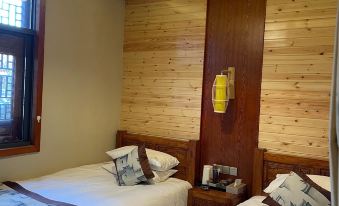 Luoyang Longfeng Mountain Scenic Spot Ziguiyang Homestay