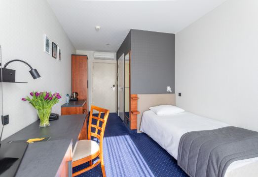 쿠부스 호텔 지엘로나 고라